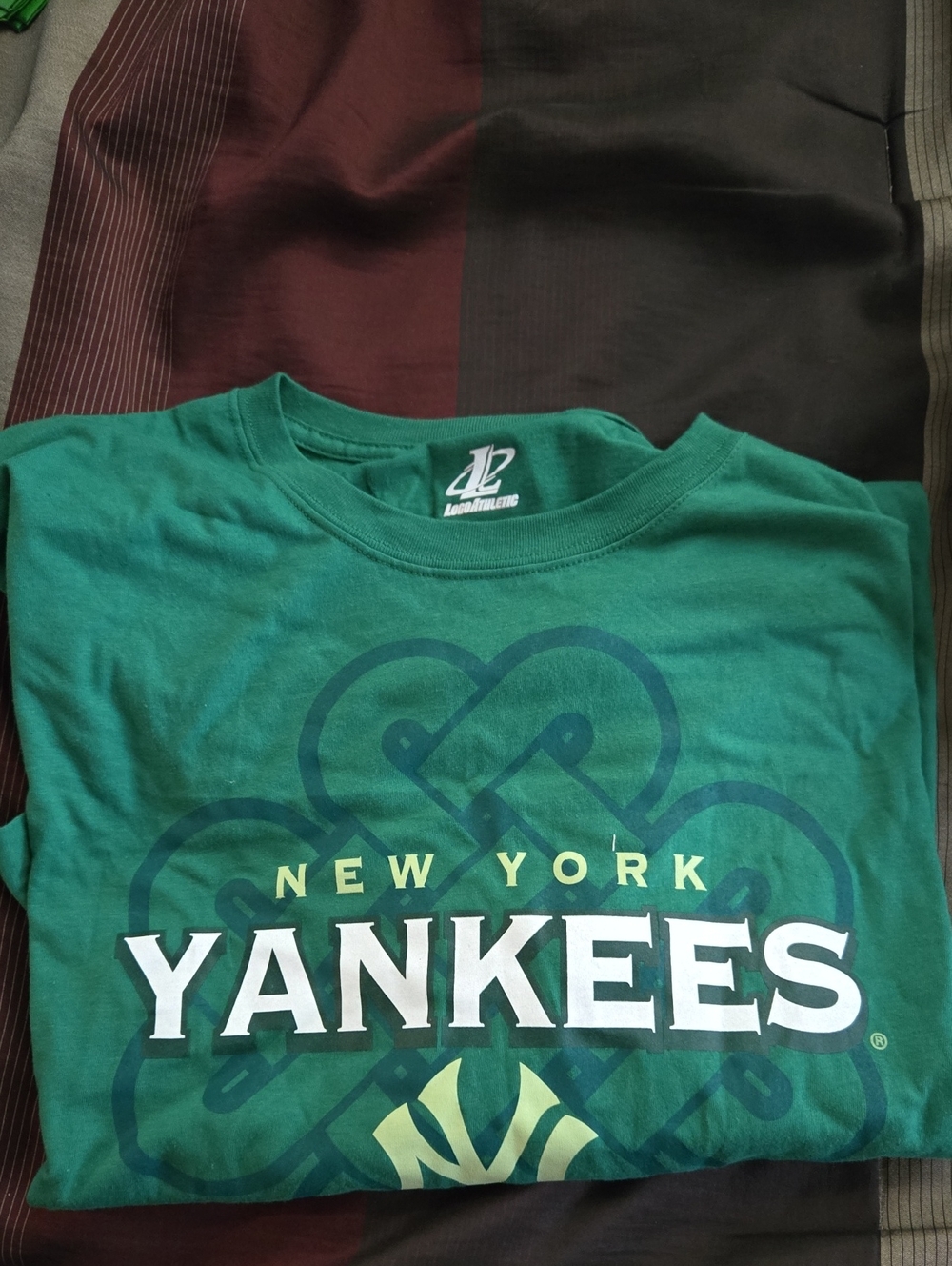 Logo Athletic Green New York Yankees Graphic Tee